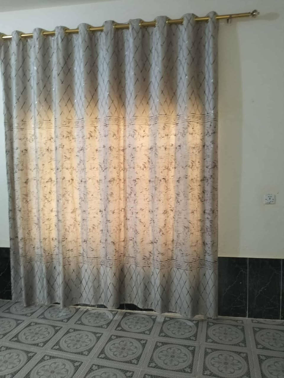 بيت للبيع حي الحكيم المساحه 200 غرفتين وهوا ومطبخ استقبال وصحيات داخل وخارج نزله بيت خليفه يبعد عن الشارع 100 متر الاستفسار  ***********
