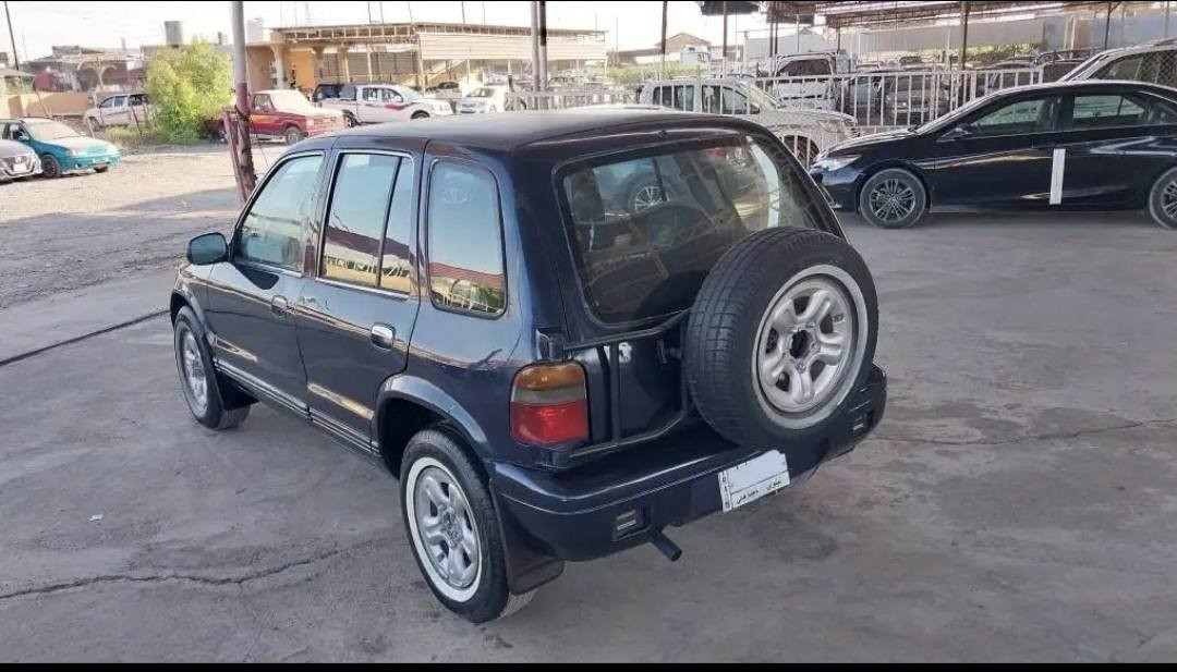 سلام عليكم.     السعر 40 وبيها مجال
سبورتج 
موديل 93 
محرك 4 سلندر بانزين شرط كير عادي 4×4
لون نيلي صبغ حزام جماليه 
تبريد تدفئه شغال 4جامات كهرب 
طخم تايرات 5 ويلكب 
كهربائياتها شغاله 
غرفتها حلوه 
سنويه عضم منتهيه 2025/5/9
رقم نينوى 
شرط التحويل والغرامات 
كابون بانزين بيها 
سياره حلوه وجاهزه  بدون ضرب او دعم  خياس مابيها ابد 
عنوان موصل برطله 
للستفسار 

***********
*********** الحمدانية, نينوى
