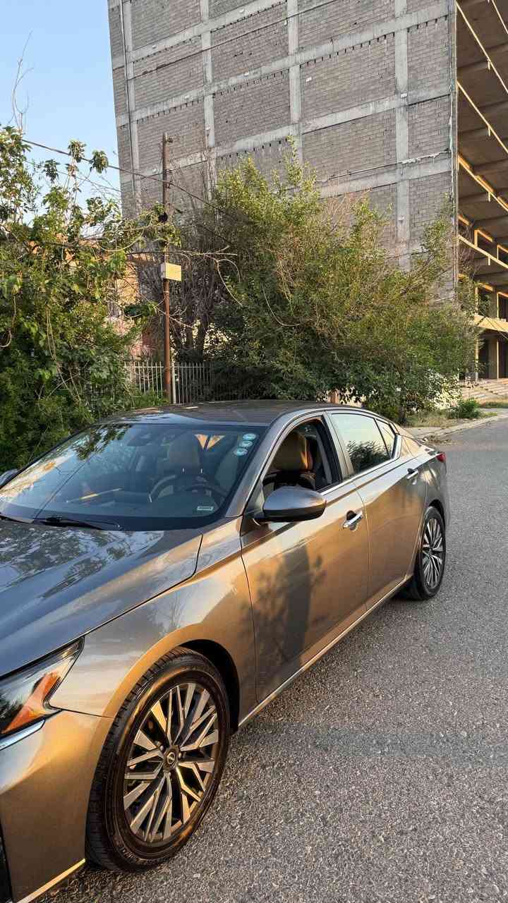 نيسان ئالتیما ٢٠٢٣ sv 
کوشن جلد
لایت لید
ناو کرێمی
٤ پستن 2.5
57.000km رۆیشتیە
شاشە گەورە
کامێرە
شەغال
رادار
ئۆتۆ ستۆپ
سەیارەکە زۆر تازە و بێ مەسروفە ٣ پارچەی پشتی سبوخە بێ ئێرباگ
واتسئاپ 
0751 192 0217 أربيل, العراق
