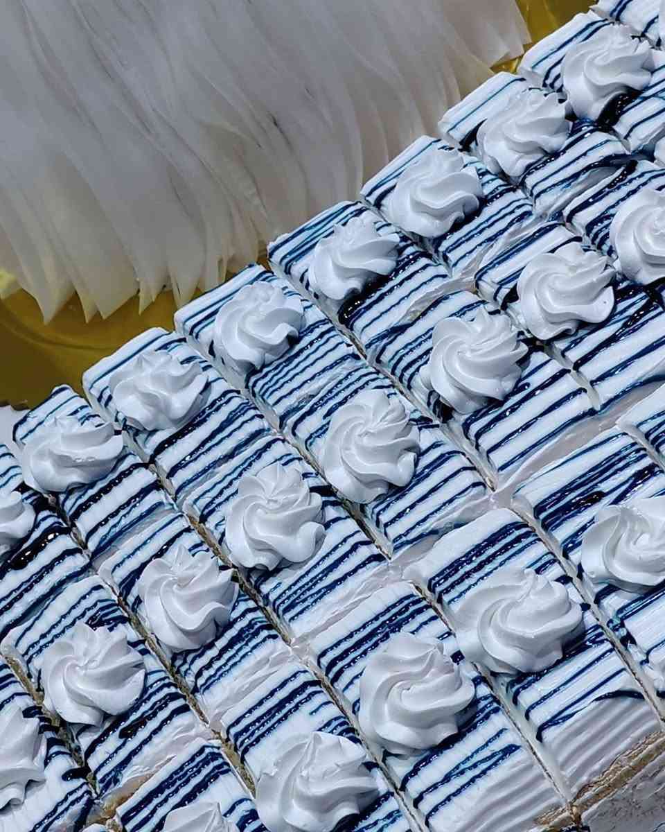 اجه العيد واجت المشيات 
والاعراس 

قطع كيك ١٠٠ قطعه ٦٠ الف 

وقالب الكيك ب٢٠ الف 

الحجز قبل ٣ ايام


**إذا كنت صاحب هذا الإعلان وتريد حذفه لأي سبب، رجاءا أرسل رسالة إلى الدعم الفني**