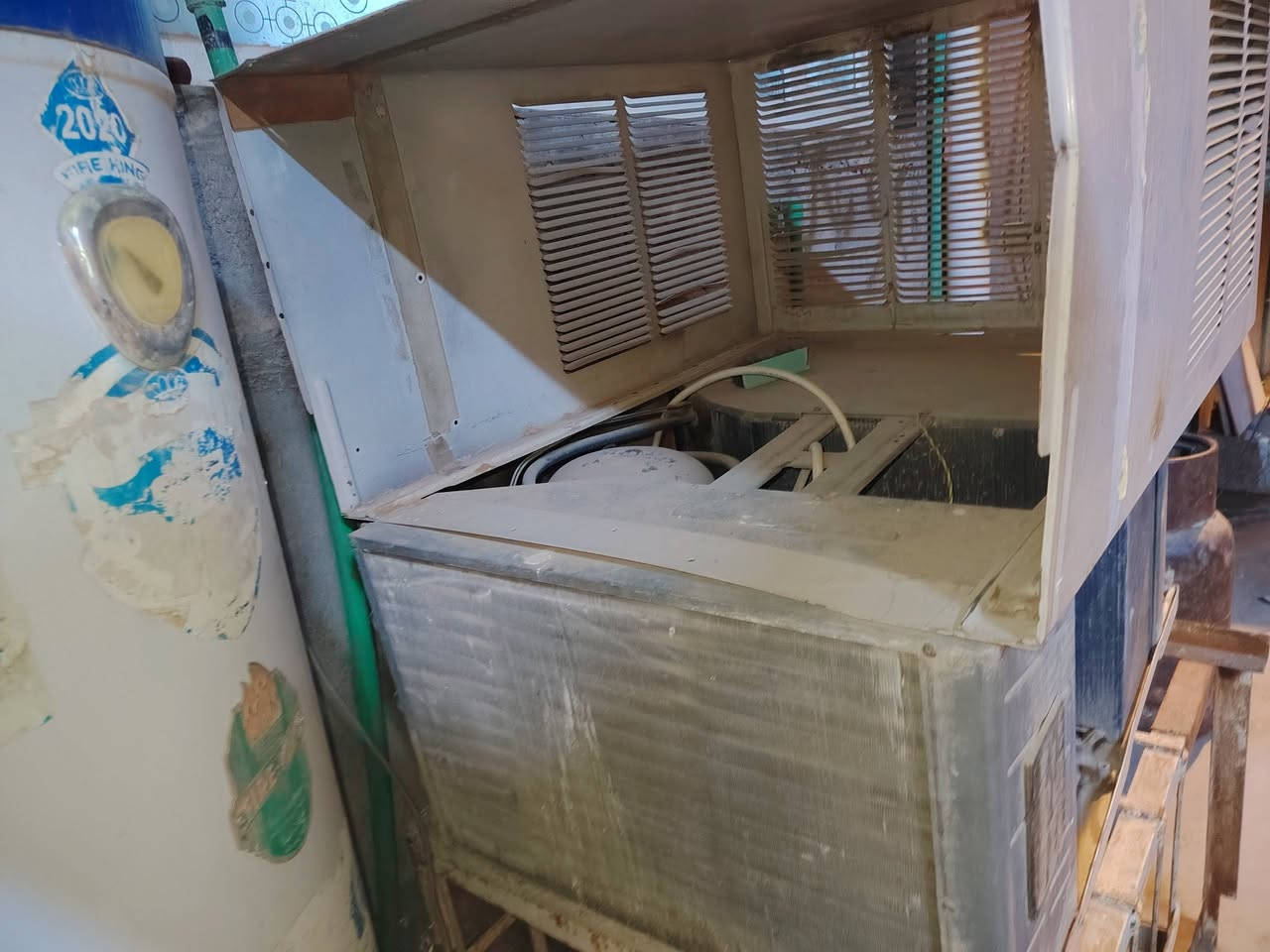 السلام عليكم مكيف جنرال تبريد ثلج يشتغل كلشي مابي الوجه مالته فاصخي بس موجود
سعره 250بي مجال للشراي
غير متوفر على ال فيس
للاتصال:***********
