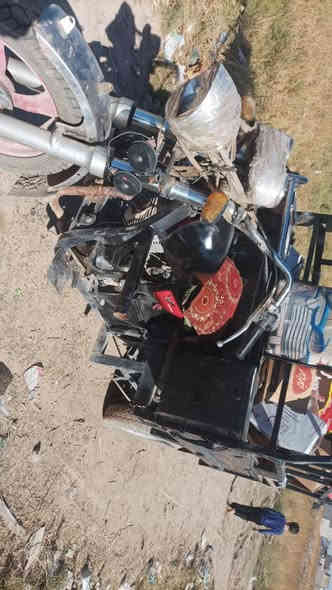 السلام عليكم ستوته صقر موديل واحد وعشرين اوراق ضايعه ستوته بيه ولفات ومصبوغه لون اسود ستوته نعمه من الله ال رقم *********** بي واتساب العنوان بغداد الشعله السعر مليون بيه مجال شي قليل
