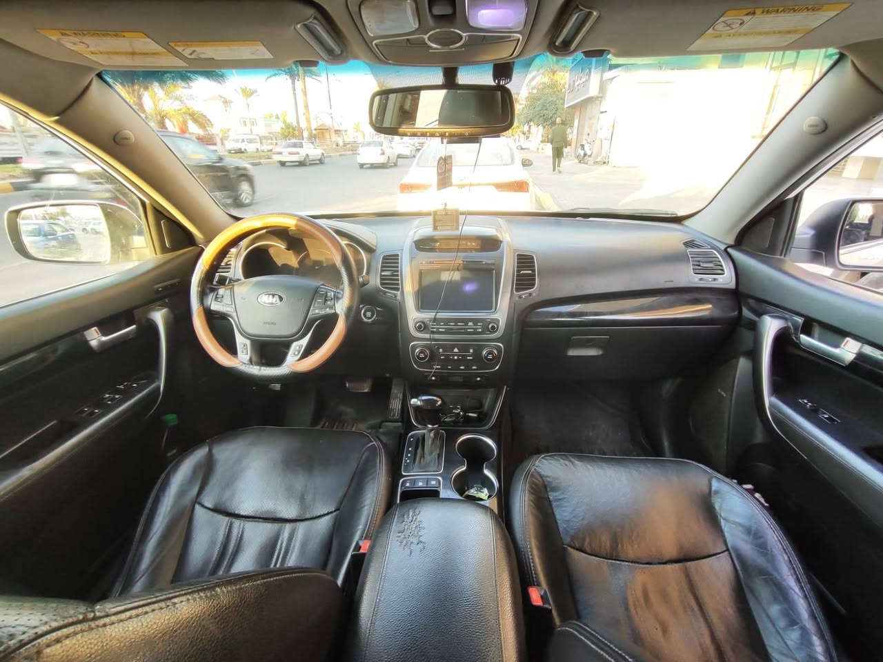 السلام عليكم 
سورنتو 2015 امريكي sx اعلى فئه 
فول مواصفات للأخير ميحتاج اذكر المواصفات 
المكينه v6 
السياره كير مكينه كفاله 
السياره بدون حادث مجرد فتح 
وهنا بالعراق الباب مال الجنطه انطخ وانصبغ هوه والدعاميه
مكان السياره بغداد اللطيفيه سريع الدولي 
رقم الهاتف ***********
السعر 160 ورقه وبيه مجال بسيط
