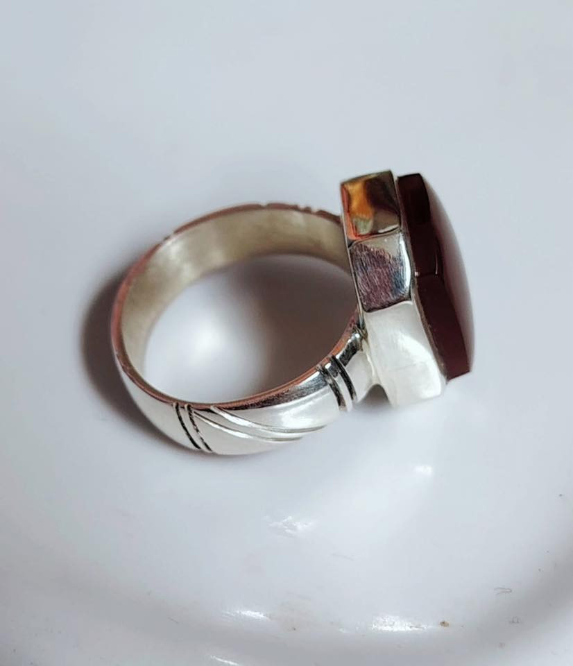 اللهم صل على محمد وال محمد
خاتم من حجر العقيق اليماني الطبيعي الكرزي
صياغه ثقيلة وجميلة فضه عيار ٩٢٥
السعر  150 👉
يوجد توصيل إلى جميع المحافظات
التواصل ع الخاص او ع الواتساب *********** /***********
