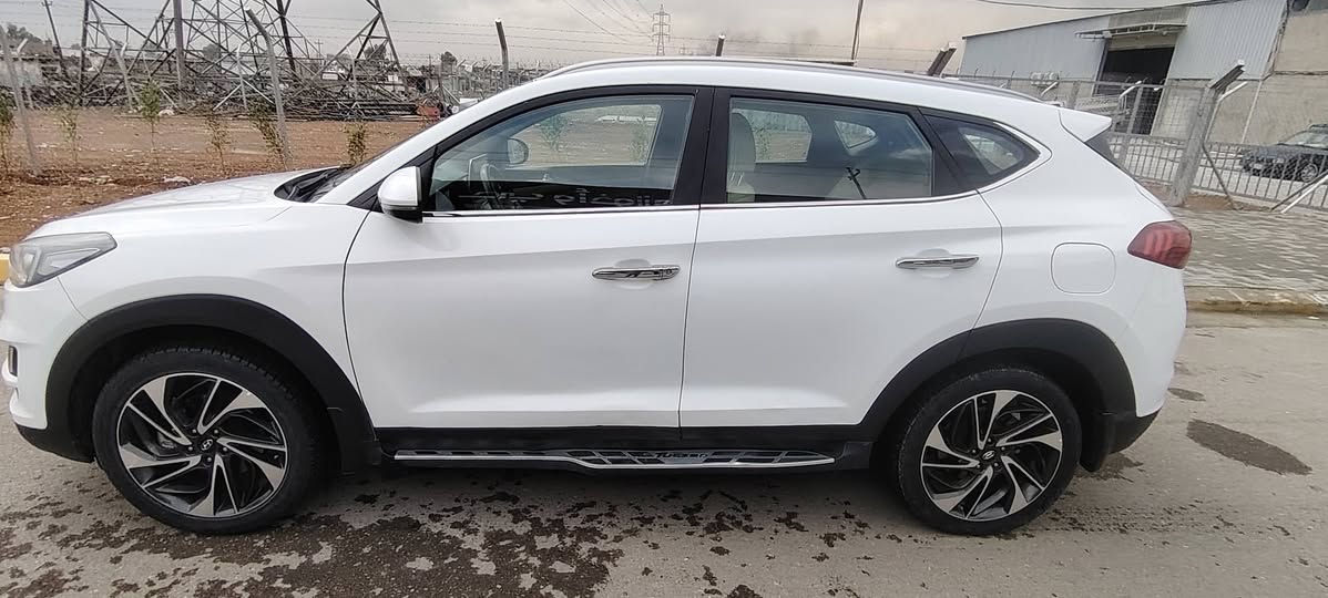 السلام عليكم
تكسون موديل 2020
وارد خليجي جيكي
بيها ضربه باب السايق ومعدل هنا بلعراق
وبيها ملاحضات بسيطه سعر  195
عنواني موصل الجانب الايسر
رقم الهاتف
***********
***********
واذا اكو نسيان التيما sr بلاص لون حلو مميز
ترهم مراوس  وشكرا لحضرتكم
