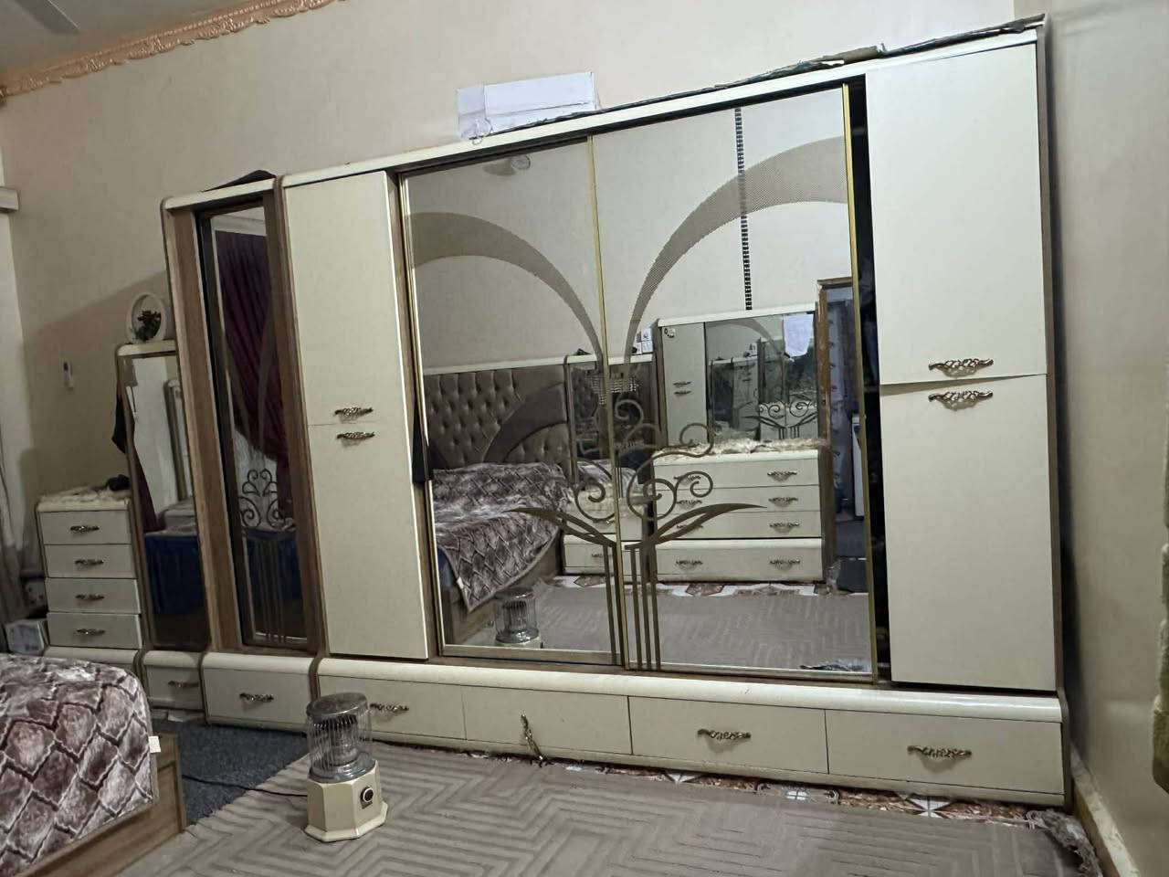 اغراض للبيع كلمن وسعره للاستفسار على الواتساب ***********
