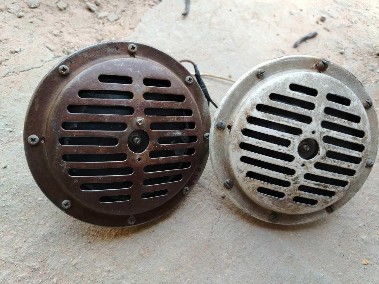 سلام عليكم اريد ابيع هورن بوش أمريكي ايراني البيع سعرهن ١٥٠ بيهن مجال مكاني نجف يم صيطره القايش يم مدرسه شمس الشموس ***********
