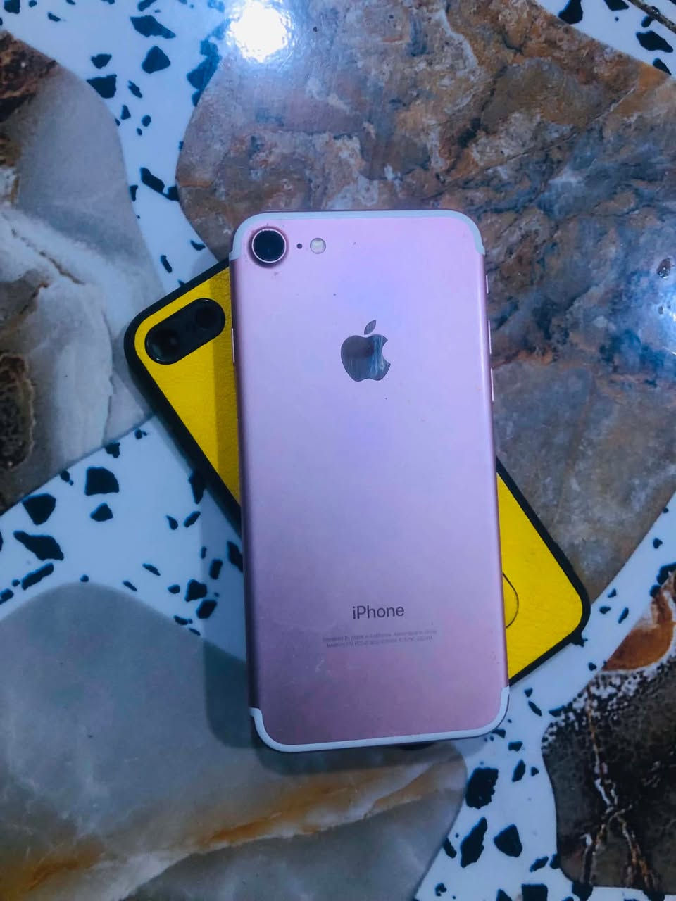 السلام عليكم
‏جهاز iPhone 7 عادي جهاز فقط مبدل بطارية جهاز كل شغال بس البصمة ما تشتغل￼￼ الدكما 
‏ ‏هذا كله شرط ‏كاميرات دمعة
‏شحن فول￼￼￼￼ السعر50
مكاني لايمن حي العامل 
***********
