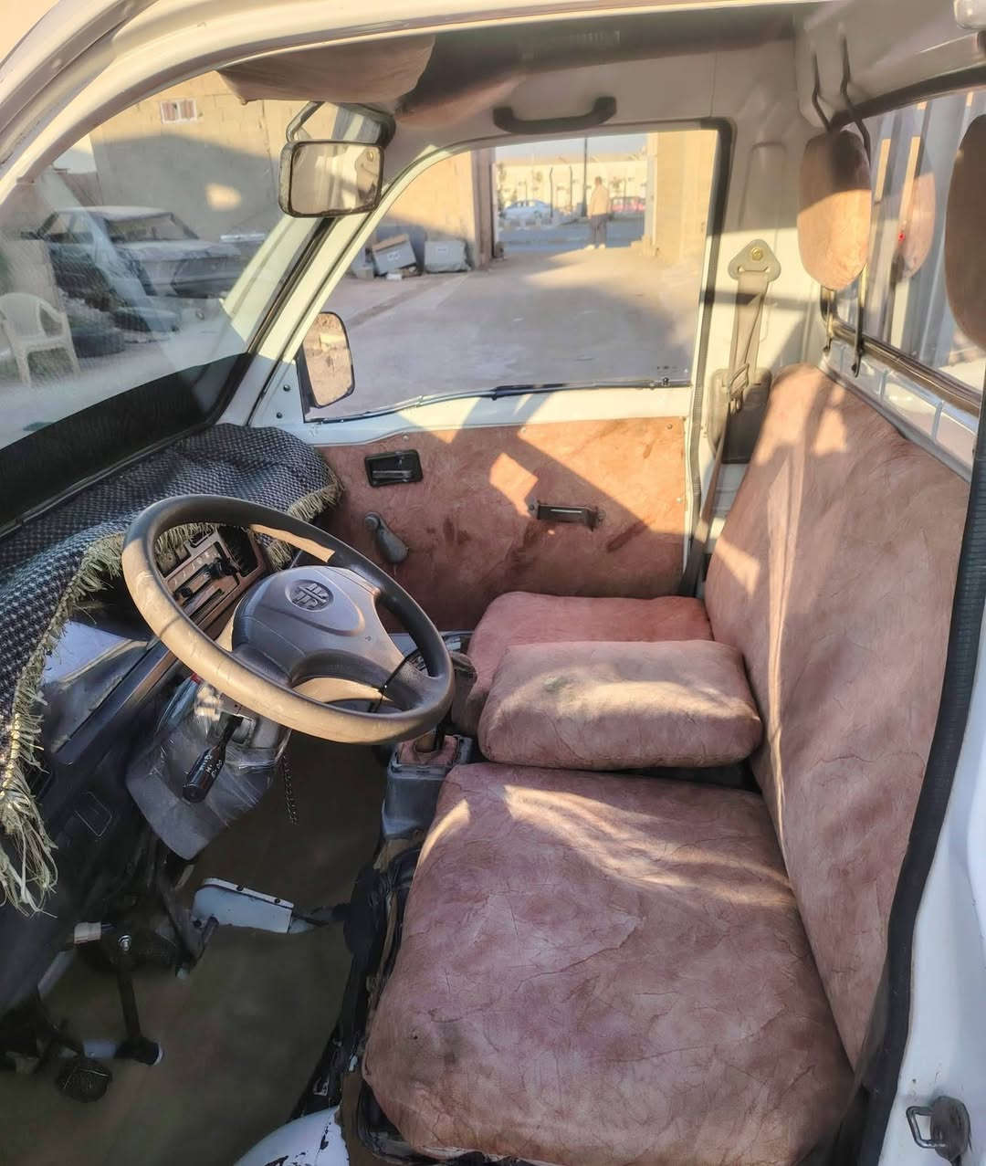 اعيد النشر سلام عليكم للبيع عموشه فاو موديل 2006لا صبغ ولا ضربه  اوراق كامله الاصليه كير ومحرك واكسن كفاله صدر جديد تخم تاير جديد كهربائية كامله لا صرف ولا تبخير السياره جاهزه ما ناقصه شي اشغل وتمشي وصلت 16 ورقه وما بعت العنده زود يتفضل العنوان الانبار القائم 
***********
