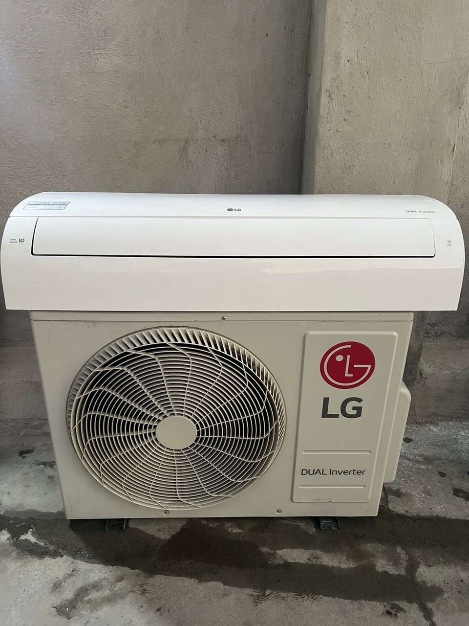السلام عليكم
للبيع سبلت 
نوع LG 
2 طن انفيرتر تحكم 3 مراحل 
اصدار حديث 
جهاز نظيف وبلادي وما بي اي خلل 
ملحقاته كامله الاصليه بدون نقص 
غازه مقفول الأصلي وكامل 
جهاز جديد ونظيف تاخده جيب وشد 
السعر 650 الف 
يوجد خدمه توصيل داخل بغداد فقط 
0771.443.0446
