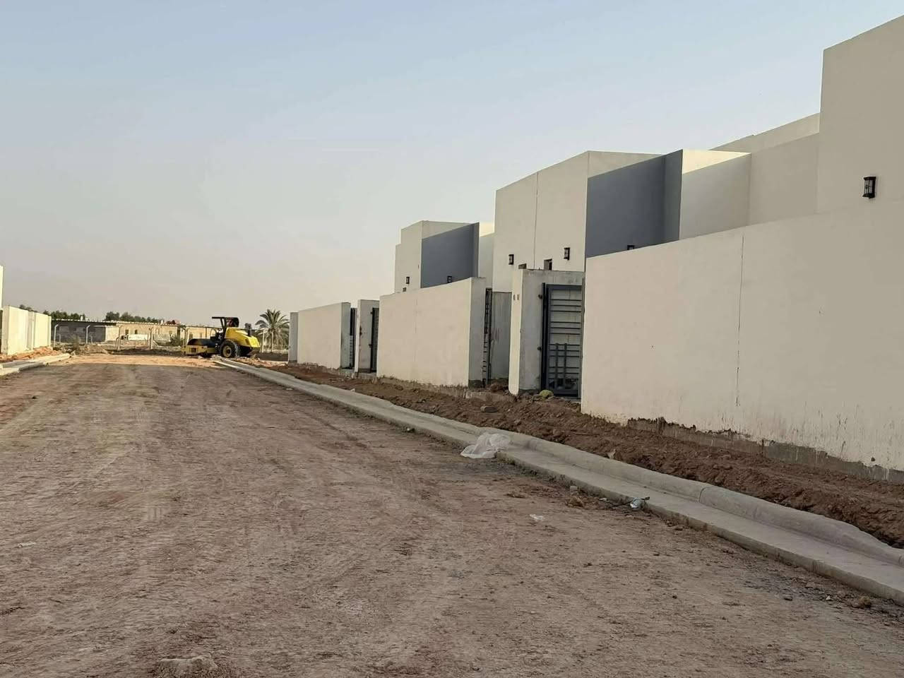 دار في مجمع الزهور السكني مرحلة أولى 
المساحة 160 متر 
ابلوك 34 السعر الشركه 115
الواصل 27/300 مليون 
يباع بتطلوعة
للأستفسار *********** 📞
او مراسله صفحه مكتب ابو مشتاق للعقار 
عنوان مكتبنا
"الكوفة حي المتنبي الشارع الفاصل بين حي المتنبي وحي الجامعه مجاور مكتبه هشام " 
نستقبل جميع عروضكم من البيوت والعرصات
