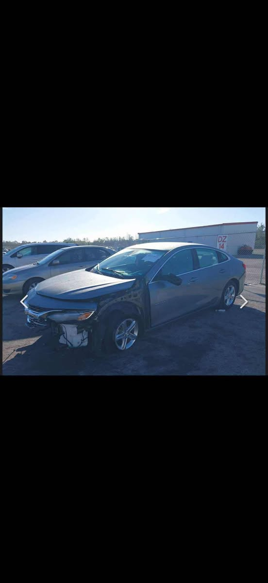 للبيع  ماليبو Lt 2024
ماشيه 26.000 mi

الحادث. موضح بالصور 

السياره جاهزه ونظيفه جداً 

المواصفات 

بصمه ابواب + جنطه

محرك 1500 توربو ✈️

اوتو بريك /توقف ذاتي عند الاقتراب 🚳

كشنات تدفئه + كهرباء ⚡️ 

تبريد قطعتين

شاشه كبيره تدعم 📲Android Auto/car play

خرائط Gps📌

كامره خلفيه 📷

كروز مثبت سرعه

شاشة ضبط واعطال بل دشبول

منافذ USP/ 12V /Tip C

مانع انزلاق ⛔️

حساس اطارات

4 دسك/ Abs

السعر 136$ وبيها مجال بسيط 

التواصل على رقم  ***********
مكاني تكريت _اربيل
