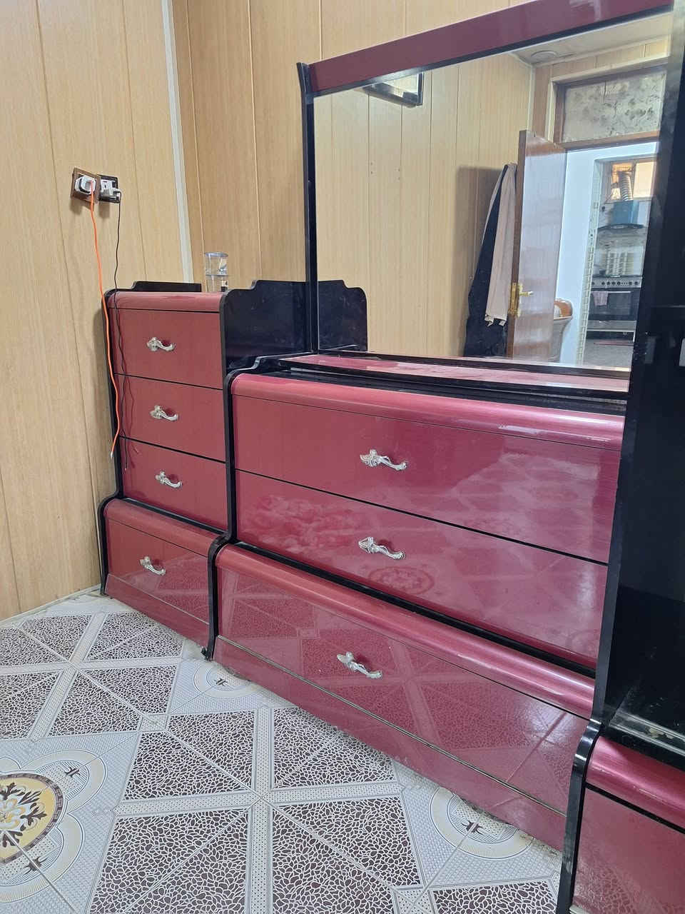 السلام عليكم...
غرفه تركي فخامه ونظافه وجمال...
كلش نضيفه بدون اي ضرر اخت الجديده
سرير خشب نجاره ....
الصويره شارع السبيس مقابل حسينية ائمة البقيع
***********
