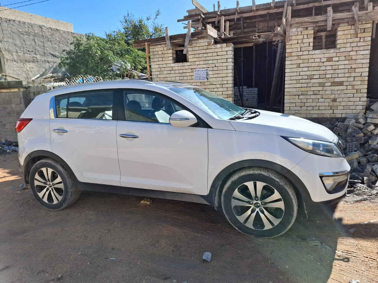 كيه سبورتج خليجي مكفوله كير ومكينه وحداديه سيارة كل نقص مابيها تبريد تدفئة شرط ترايك للبصرة رقم بغداد باسمي تحويل ثاني يوم موديل 2012فول  مواصفات بانورما تحكم ستيرن السعر المطلوب 154 وبيها مجال مكاني كربلاء للاستفسار الاتصال على الرقم ***********
