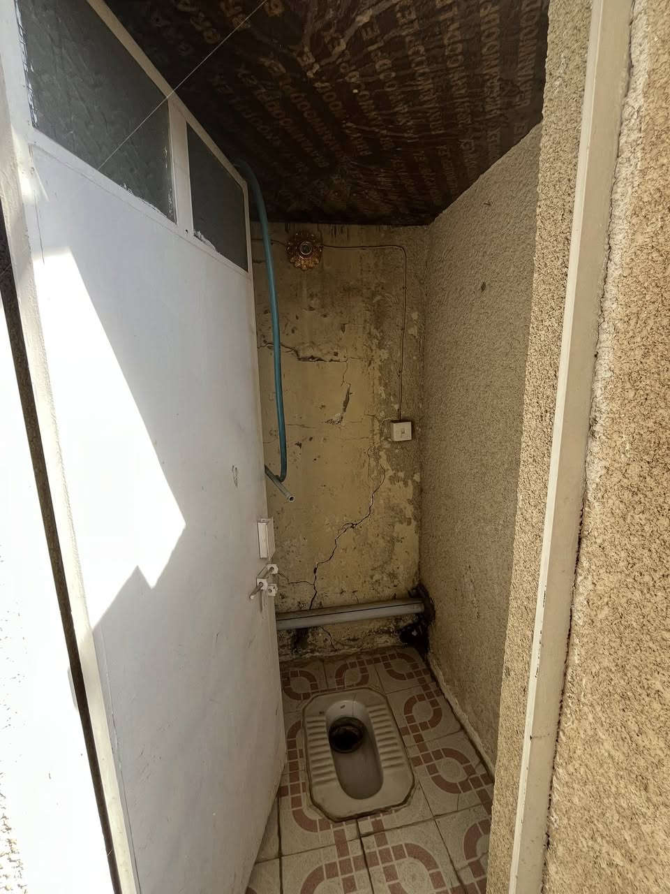 بيت للايجار الشعب حي الجزائر محطة وقود سما بغداد بضهر امانة بغداد اقرب نقطة دالة اسواق عمار السوداني 
مساحة البيت 67 متر 
الطابق الاول ، طرمة و هول و مطبخ و حولي و حمام داخلي و خارجي  
الطابق الثاني، غرفة نوم طولها 7 ونص وبلكونه 
وبيتونه وسطح ع طول البيت 

الملاحقات سخان مي ، تانكي ، كهرباء 3 فيز 

السعر : 350 الف وبي مجال 
للاتصال والاستفسار ع الرقم : ***********
