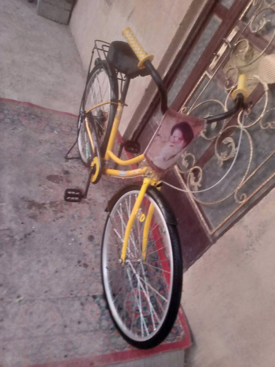 سلام عليكم ورحمه الله وبركاته 
بايسكل للبيع حجم 26 بناتي 
السعر 90🚲 رقم الهاتف ***********
