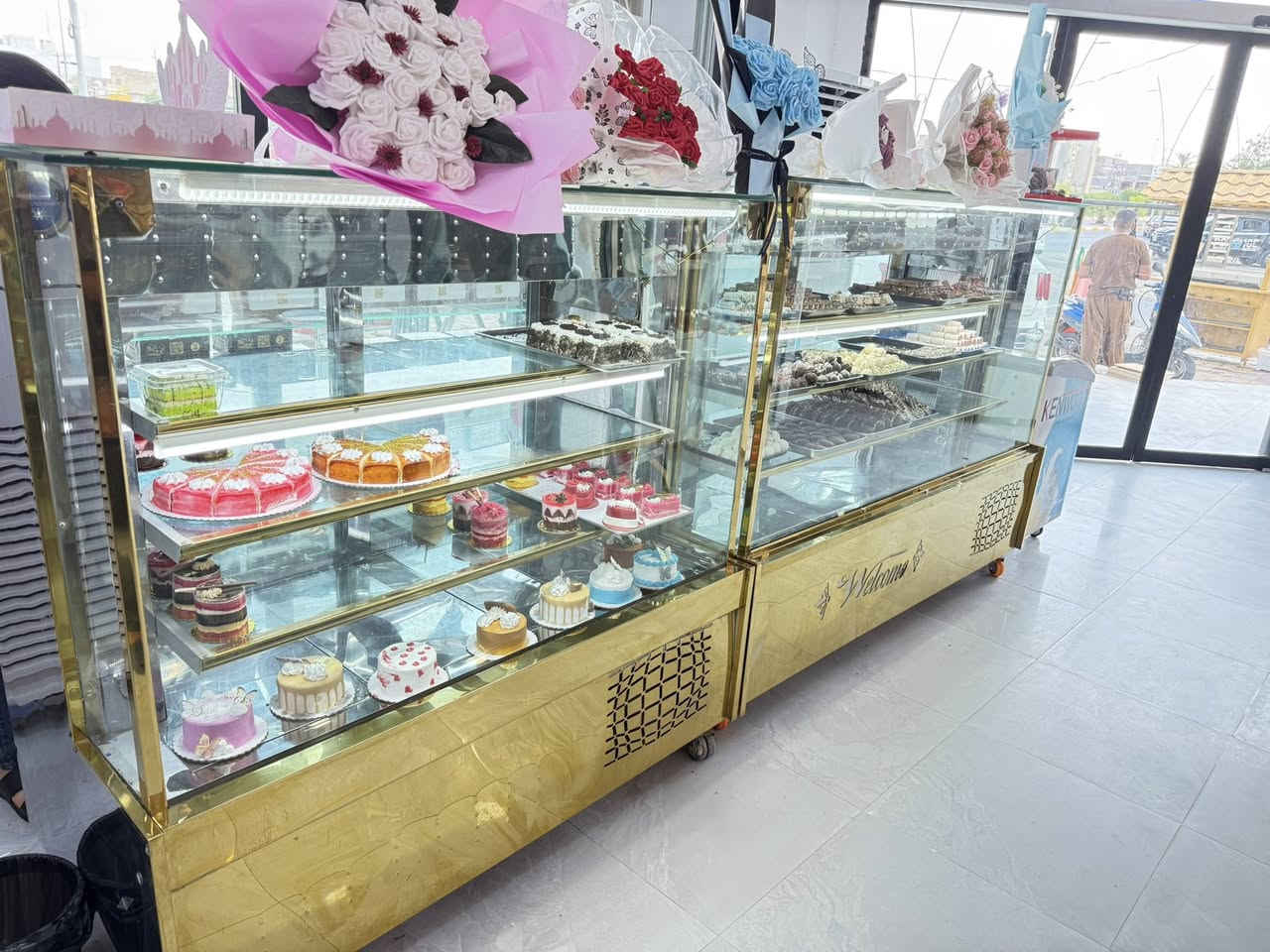 سيت عارضات كيك قطعتين  مترين ومتر ونص للبيع مكانهم الرمادي ***********
