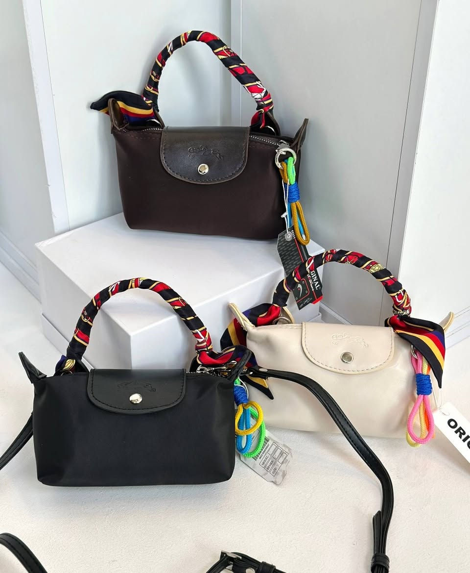 جنط نسائي 
سعر المفرد 15 آلاف دينار
سعر الدرزن 120 ألف ألف دينار
قياس 10 × 20 سم 
واتس اب :***********
واتس اب :***********
