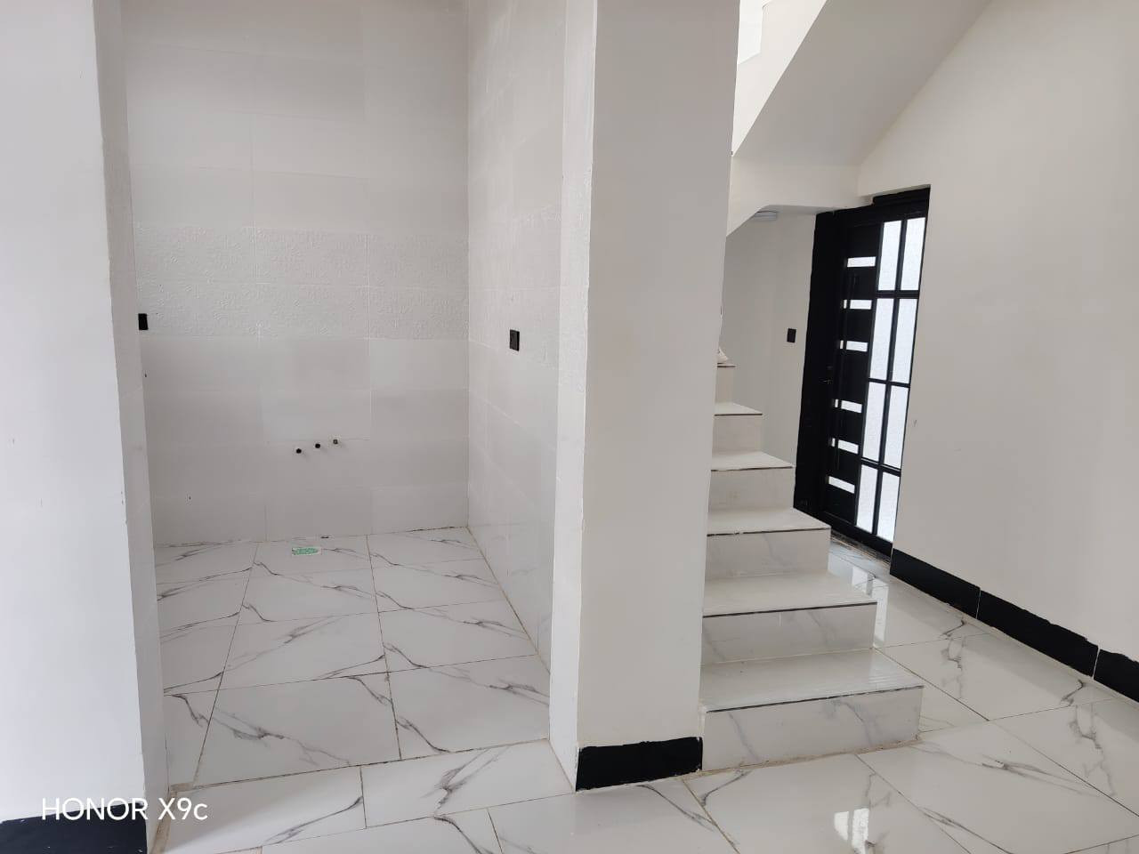 المساحه 50متر  
💰 السعر: 25 مليون (قابل للتفاوض)
🏗️ البناء: طابوق  جمهوري 
🏠 الأساس والسقف: صب كونكريت مركزي 

مواصفات البيت:
✅ غرفة نوم 1 🛏️
✅ صالة 🛋️
✅ مطبخ 🍽️
✅ صحيات 🚿

الخدمات المتوفرة:
🔹 ماء 💧
🔹 كهرباء ⚡
🔹 شوارع مبلطة 
🔹 مدارس قريبة 🏫
🔹أنترنيت ضوئي 
🔹 خط مولده 
📍 الموقع: النجف مقابل ملحق قرية الغدير عمود 321

📜 طابو زراعي (إقرار محكمة)

📞 للتواصل: ***********

(ملاحضة ) متوفر لدينا كافة المساحات والدور  ألسكنية وعرصات 
وأراضي زراعيه
