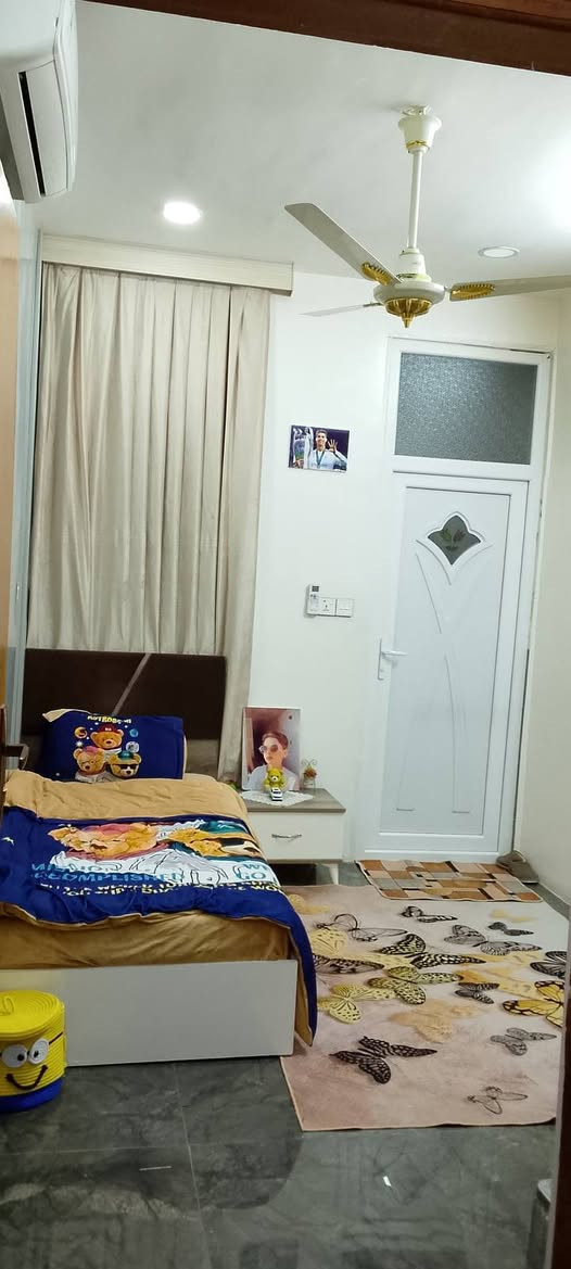 دار في جميلة محلة 516 الساحة 42م 3في 14 طابقين ونص يحتوي على 3غرف نوم و3خدمات وهول ومطبخ وبيتونة وسطح بناء 2023 ينباع مع الاثاث و 4سبالت المنطقة نظام خصخصة للاستفسار والسعر ***********
