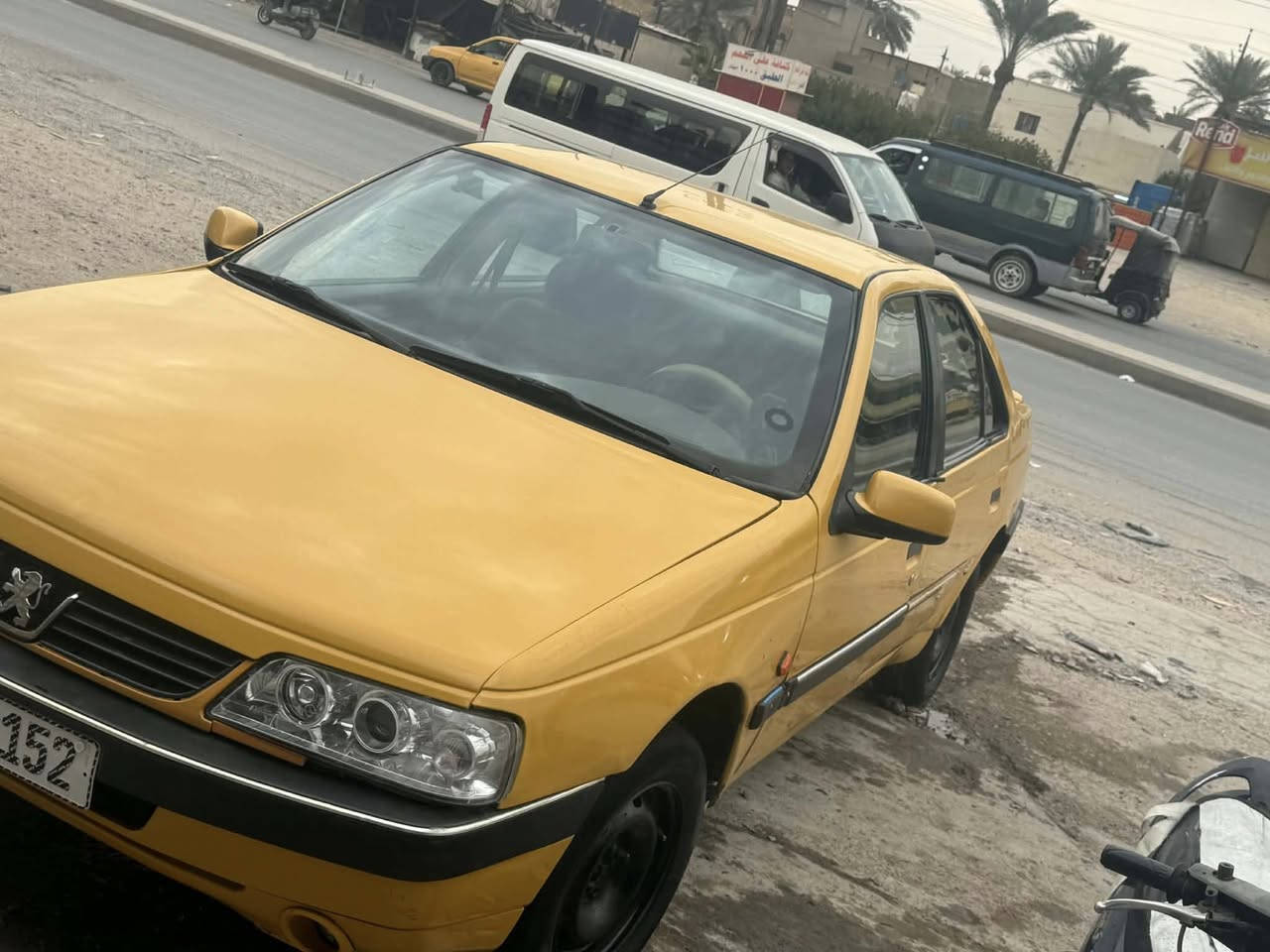 السلام عليكم بيجو موديل 2016 مصفر. هيه وغرامات رقم الجديد الانكليزي سنويه لل2031  سياره خير من الله مكينه وكير بس صدره 50 بل الميه تعبان 
السعر 37 وبيه مجال للشراي 
العنوان بغداد الزعفرانيه 
***********
