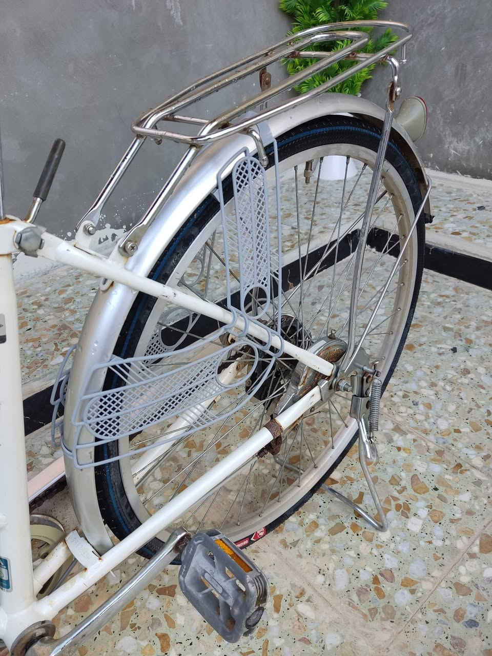 سلام عليكم باسكل للبيع حجم 26 حساس ويل كدام 6 كير الباسكل نضيف السعر قيم واخض المكان نجف حولي الستفسار ***********
