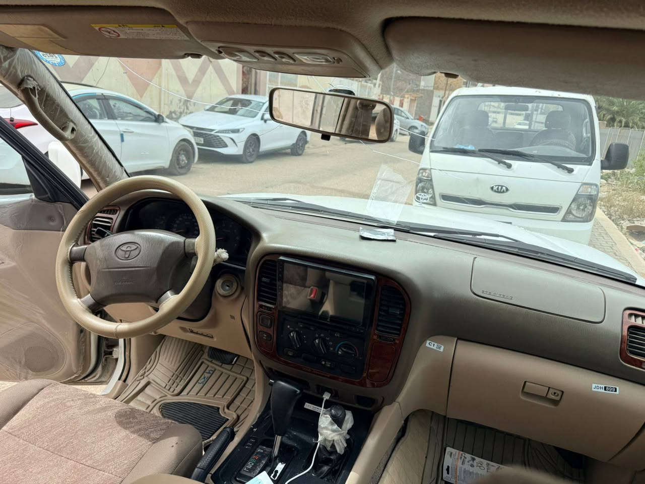 لاندكروز موديل 2000 كير اوتو محرك جديد تبريد ثلاث قطع سياره حلوه كلش ونضيفه بيها بس جاملغ الايمان  165$ وبيها مجال للشراي لكثر تفاصيل اتصل على رقم *********** مكان السياره نجف  رقم سليمانيه باسمنا
