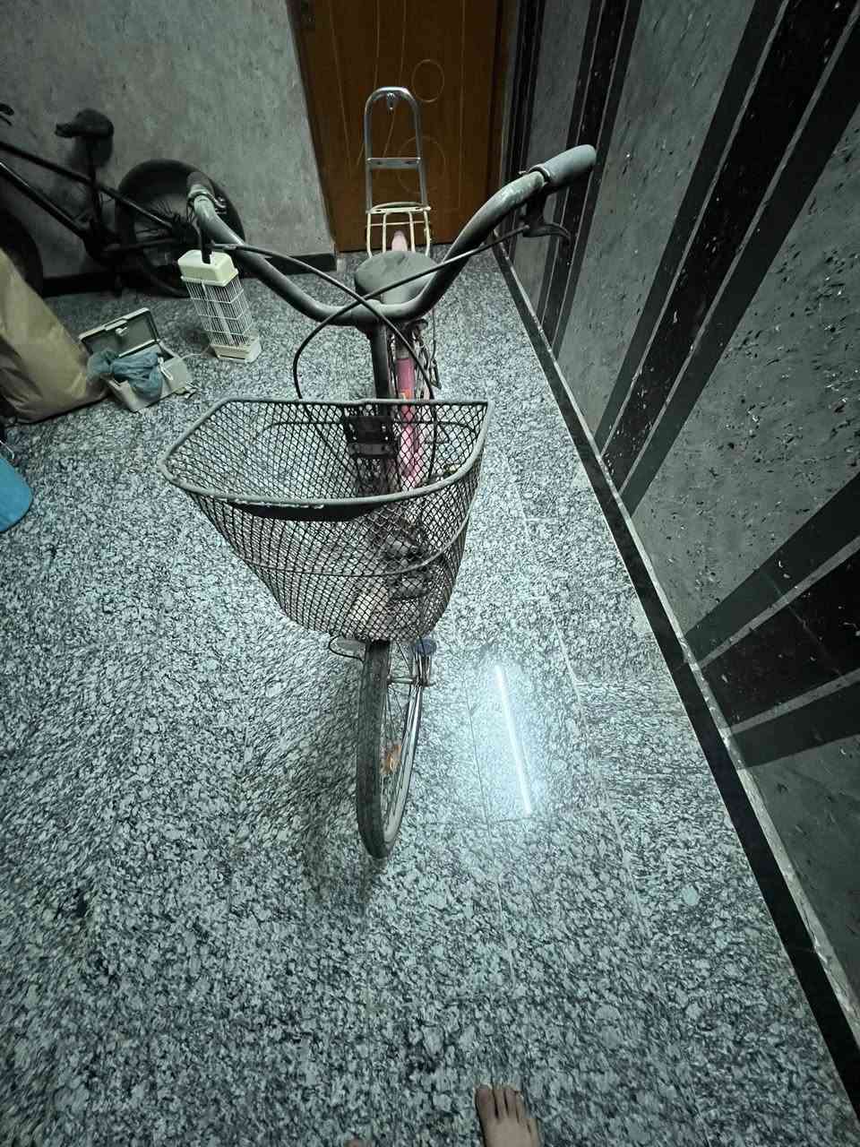 بايسكل للبييع على حطته السعر 45 وبي مجال بغداد حي جميله الرقم ***********
