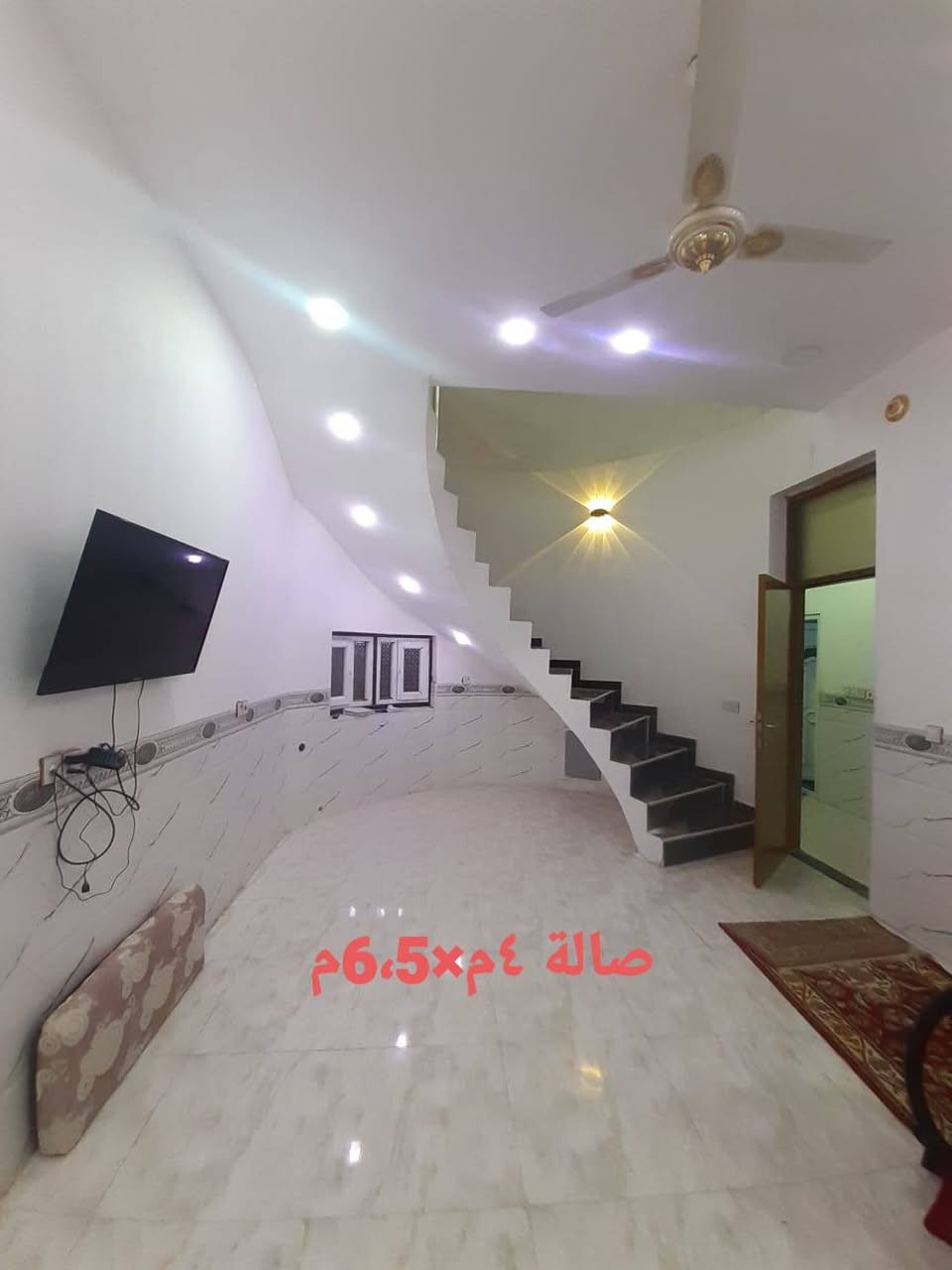 مكلفة بالنشر ...
دار للبيع بحي الشهداء درجه أولى 
يم ناظم القاضي قريب على الشارع العام 
مقابل مدرسة مؤمن قريش
مساحة البيت 180 متر
مطلوب إسكان يصير على المشتري يدفع كل شهر 220 ألف فقط 
تفاصيل البناء ...
غرفتين وصالة واستقبال وكلدور ومطبخ وصحيات دامليه وخارجيه  وساحة زغيرة
وفوگ صاله مبنيه وصحيات والغرف ماييه الفوك عوزهن قليل ..
السعر خاص او الاتصال على صاحب البيت  ويفهمك بالتفاصيل كامله ***********
