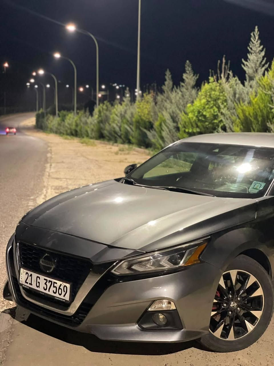 السلام عليكم…
نيسان التيما SR 2020. للبيع

(مواصفات)
SR
تشغيل عن بعد 
شفتات ستيرن
كاميرا دواره
لايت زينون بلادي
توقف ذاتي امامي وخلفي 
رادارات جانبية 
ماشية 113 الف كيلو 

ضرر السيارة صندوق مبدل شركة 
 السيارة مصروف عليها 
والسيارة بأسمي مكاني الموصل
رقم الهاتف(***********)
السعر140$ بيه واتس اب

