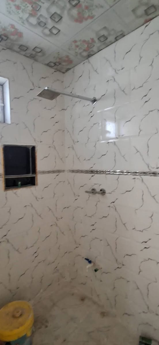 كل عام وانتم بالف خير 
السلام عليكم مشتمل مساحه ١١٥ متر بلرحمه خلف افران صمون السلام موالمربع الاول المربع الثاني كهرباء ماء مجاري بورسلين ابواب سقوف ثانويه كله جديد قاطين غرفه فوك وغرفه تحت واستقبال وصاله وحمام داخلي ومنور وممشه كله جديد تانكي ماء ١٥٠٠ لتر وسخان ١٤٠ لتر وماطور ماء ومغسله   مراوح سقفيه كاونترات وياه بس جيب غراضك  واكعد تريد تستثمره ايجار ب٢٠٠ الف اقل شي وباسمي للاستفسار *********** السعر ٧٥ مليون واذا مراوس بسياره وفرق اراوس كورلا او النترا ومن الله التوفيق
ملاحظه اني حاليا ساكن البيت والبيت باسمي 
للاستفسار اما علا الرقم او علا الصفحه ومن الله التوفيق
