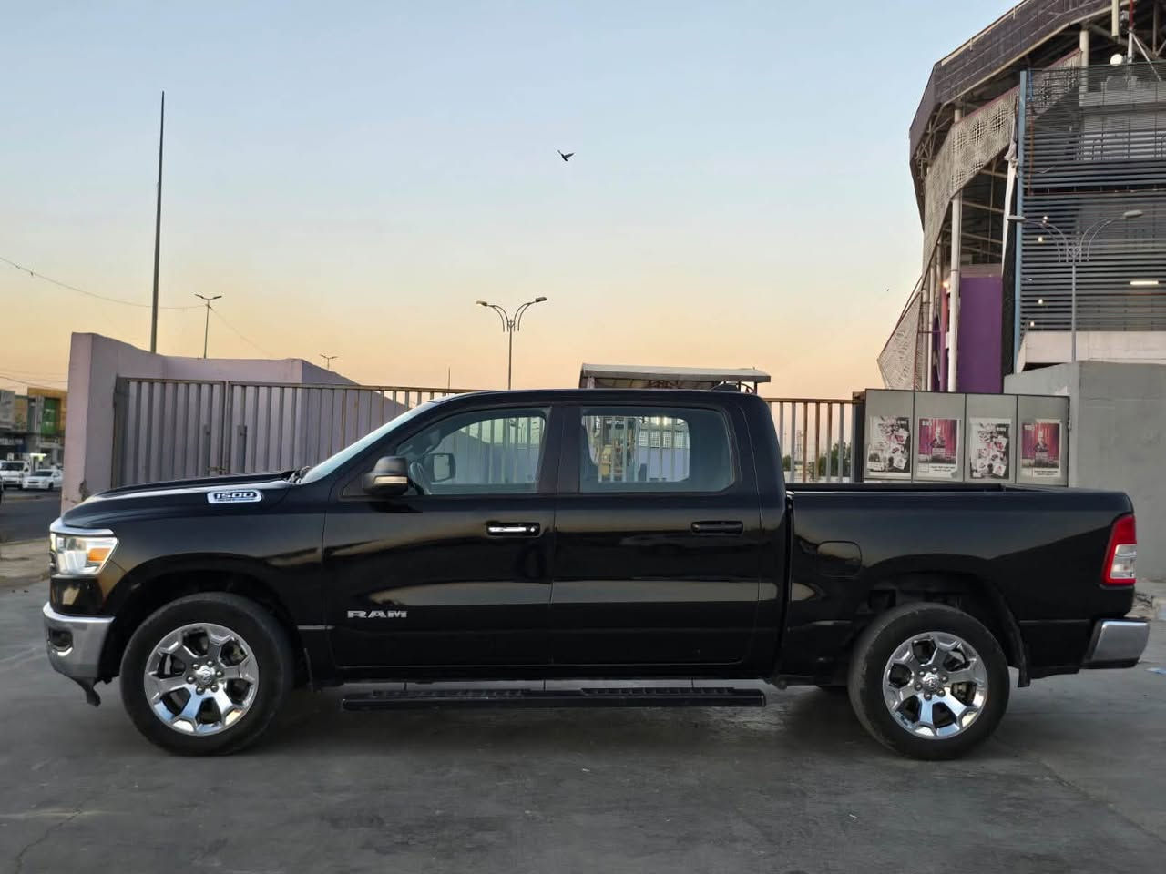 Ram lone star 2022
السلام عليكم
وارد امريكي 
٦ سلندر ايتورك
ماشيه 99 الف كيلو متر
حادثها اثر سقوط شيء على التكمه و صور الحادث مرفقه
مكان السياره بغداد
السعر 23000 الف دولار
للتواصل *********** واتساب
