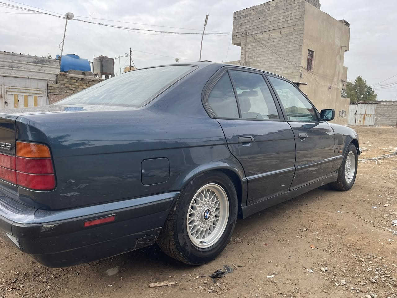 بي ام525مسكر فانوس كير مكينه مكفولات حداديه جديده كهربائية كلها شغاله موديل 1995غرفه جلد اسود صاج ملكي رقم أربيل تحويل مباشر لا خياس لأضربه مكفوله مصبوغه جماليه لاتصال ***********
