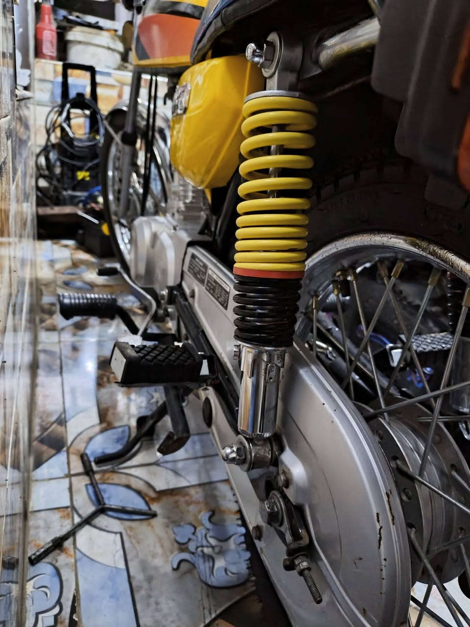 سلام عليكم نامه امتياز طبق شلامجه مديل 2021
دراجه جاهزه مكينه كهربائيات ما بيه نقص برقي جديده
اوراق سكنر 5حته اوراق الكمرك موجوده يعني عرف يرقمه الك 
مكاني البصره السعر مليون قفل قفل لا تخابر وداهر ***********
