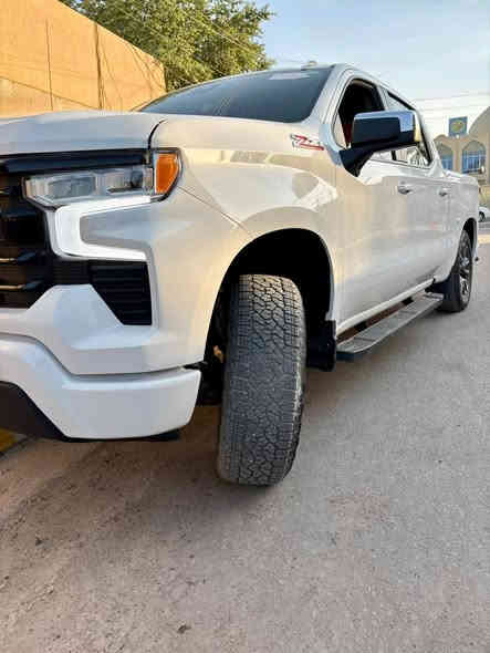 24 ماشيه 3000 كيلو
باب جبير بدي قصير 

4/4

8 سلندر 5300 

من يجي واحد يكلي شدعوه اكو فرق 

عمي سياره زيرو مو ماشيه 100 الف

تعال شوف بعينك

***********
