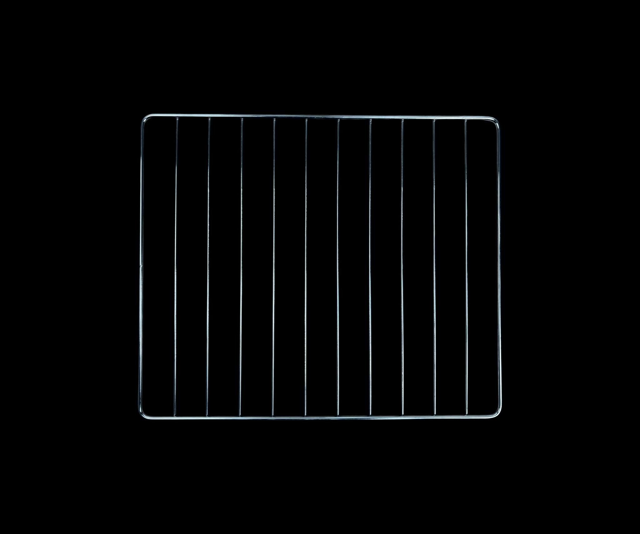 الاستخدامات

خبز البيتزا المنزلية حتى 12 بوصة، التوست، المعجنات، الفطائر، البسكويت، والبطاطس

إعادة تسخين الأطعمة بسرعة مع تحمير متساوٍ للسطح

مناسب للمطابخ الصغيرة، السكن الطلابي، والشقق بفضل حجمه العملي

المميزات

قدرة 1350 واط على 220V ~ 50Hz لتسخين سريع وثابت

منظّم حرارة قابل للتعديل 100–230°C (كما في قرص التحكم) لاختيار درجة الخَبز المناسبة

مؤقّت ميكانيكي 0–60 دقيقة مع جرس انتهاء (طبقًا لقرص الوقت في الدليل)

باب أمامي بزجاج مقاوم للحرارة لعرض الخَبز أثناء التشغيل

شبك خَبز معدني لخبز وتحمير الأطعمة، مع صينية بيتزا دائرية 12" مخصص

مصباح بيان تشغيل يُظهر عمل الجهاز

هيكل ثابت مع أقدام مانعة للانزلاق لتثبيت أفضل على السطح

بلد المنشأ: الصين

معلومات العبوة (مذكورة على الكرتون): 442 × 398 × 243 مم، الوزن الصافي ≈ 3.9 كغ، الإجمالي ≈ 4.9 كغ.

ابعاد السيباية طول 33سم عرض 28

قطر الصينية: 32 سم السعرر 33


**إذا كنت صاحب هذا الإعلان وتريد حذفه لأي سبب، رجاءا أرسل رسالة إلى الدعم الفني**