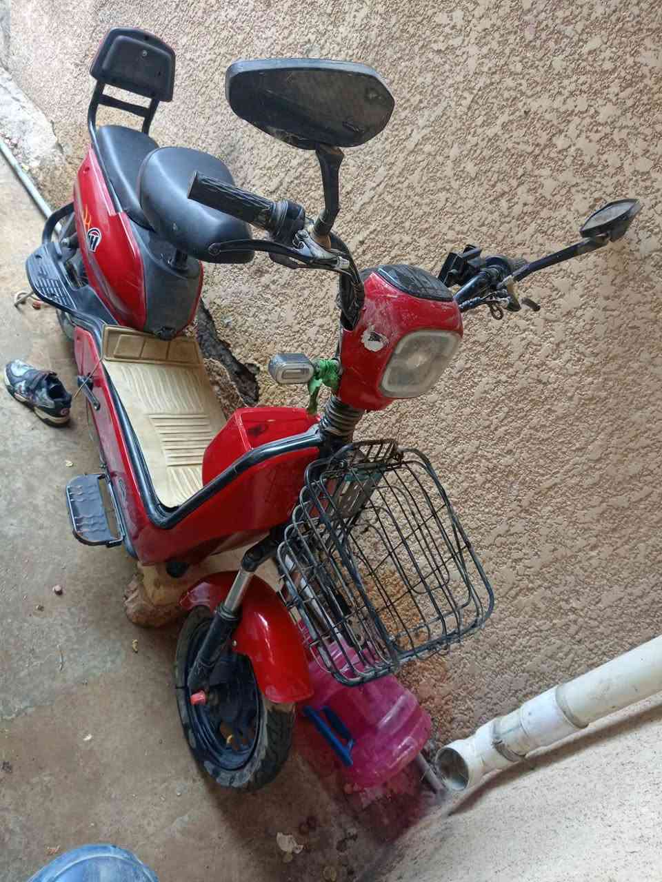 دراجه شحن جديده
نقص فقط باتريات 
سعرها ٢٥٠ وبيه مجال 
‏‪***********‬‏
