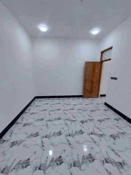 دار للبيع المساحه 100ً 
 طابو صرف حي ميسان قطاع 23 مجاور شارع عوده بنيان درجة اولًى بنيان حديث باقي يحتوي على غرفه وصاله ومطبخ واستقبال وصحيات داخليه وخارجيه للاستفسار الاتصال على الرقم التالي الكوفي للوساطة العقاريه ***********
