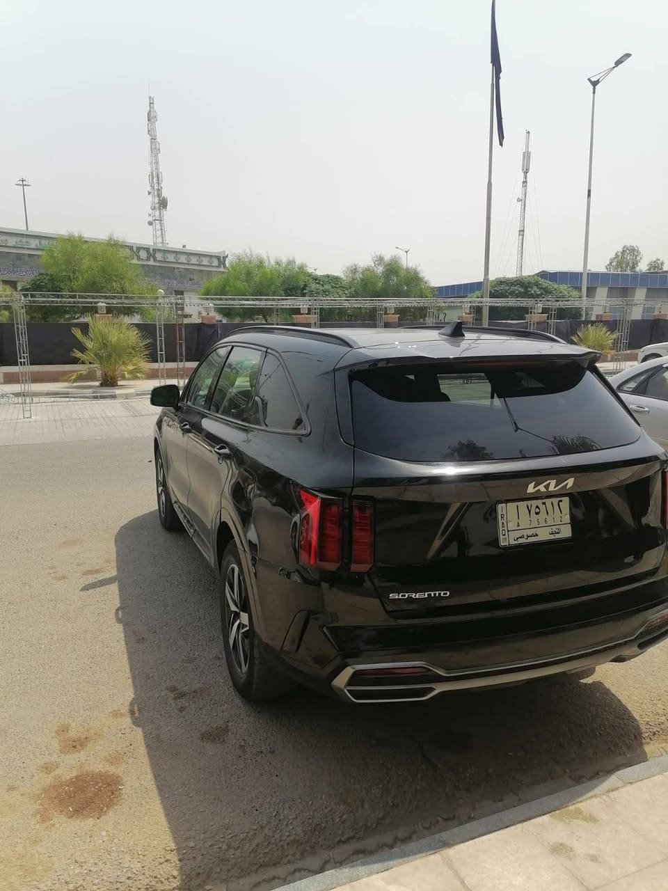 #سورنتو_23_أمريكي
رقمه نجف وبأسمي 

ماشيه 13 ألف 

فتحه بل قماره 

+ كامرات + حساس أمامي خلفي 

وبيه هواي مواصفات السياره نظيفه جداً 

السعر  233 ورقه وبيه مجال حق الجيه 

العنوان النجف الأشرف 

للأستفسار أكثر  ***********
