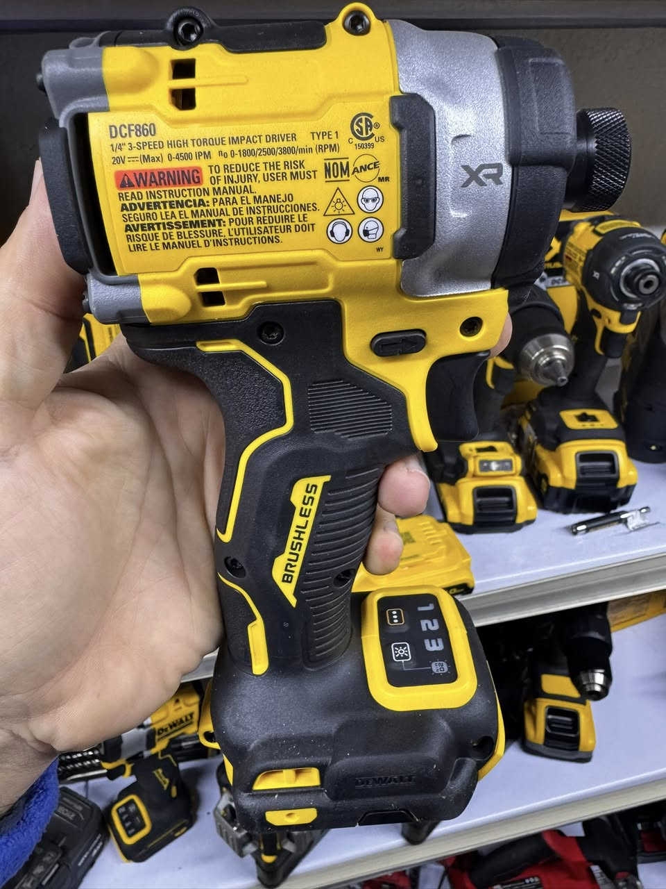 سلام عليكم اخوان 
متوفر ديولت اصلي 
توصيل متوفر 
*********** واتساب
