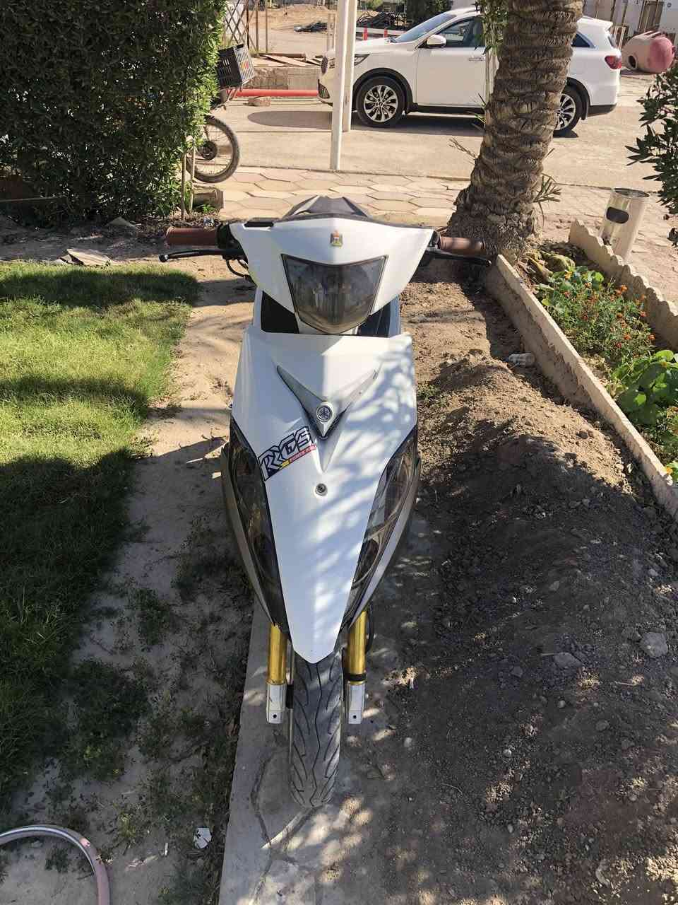 السلا عليكم ماكس مضلع ياباني حديث نوزل نضيفه دبلات جدد لايت زنون لد خلفي سكن امامي وخلفي عداد سرعه وعداد بانزين شغال دوشمة اصلية بريك امامي خلفي بعد تفاصيل السعر850 البصره المعقل ***********
