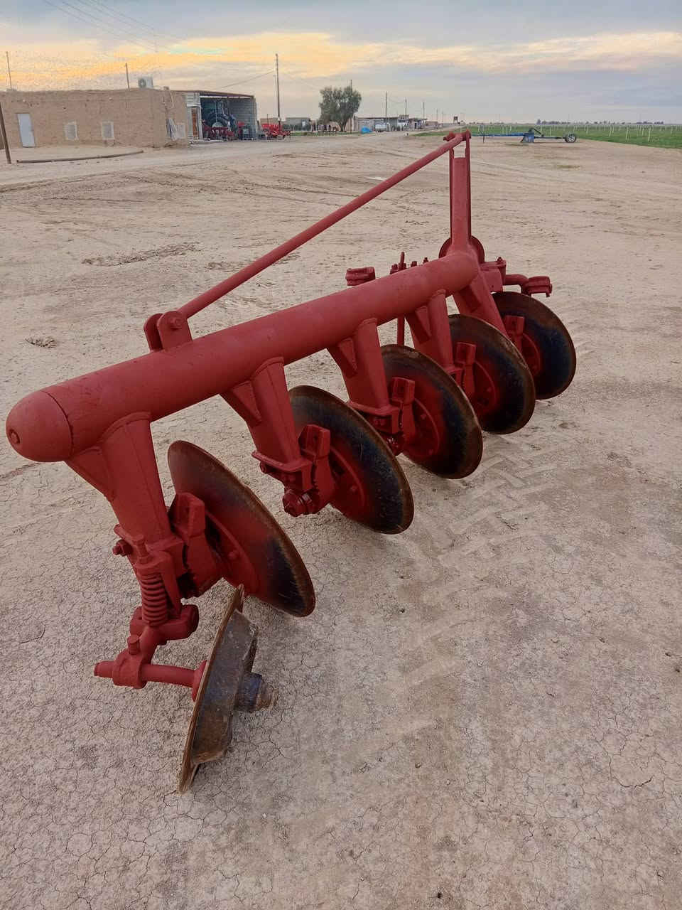 فدان قرصي للبيع صوج وبولبرنات جدد والباقي تشوف بعينك السعر 2مليون وربع وبيها مجال للشراي العنوان تل كصيبه للاستفسار اكثر *********** وهلا بعشاق القرصي
