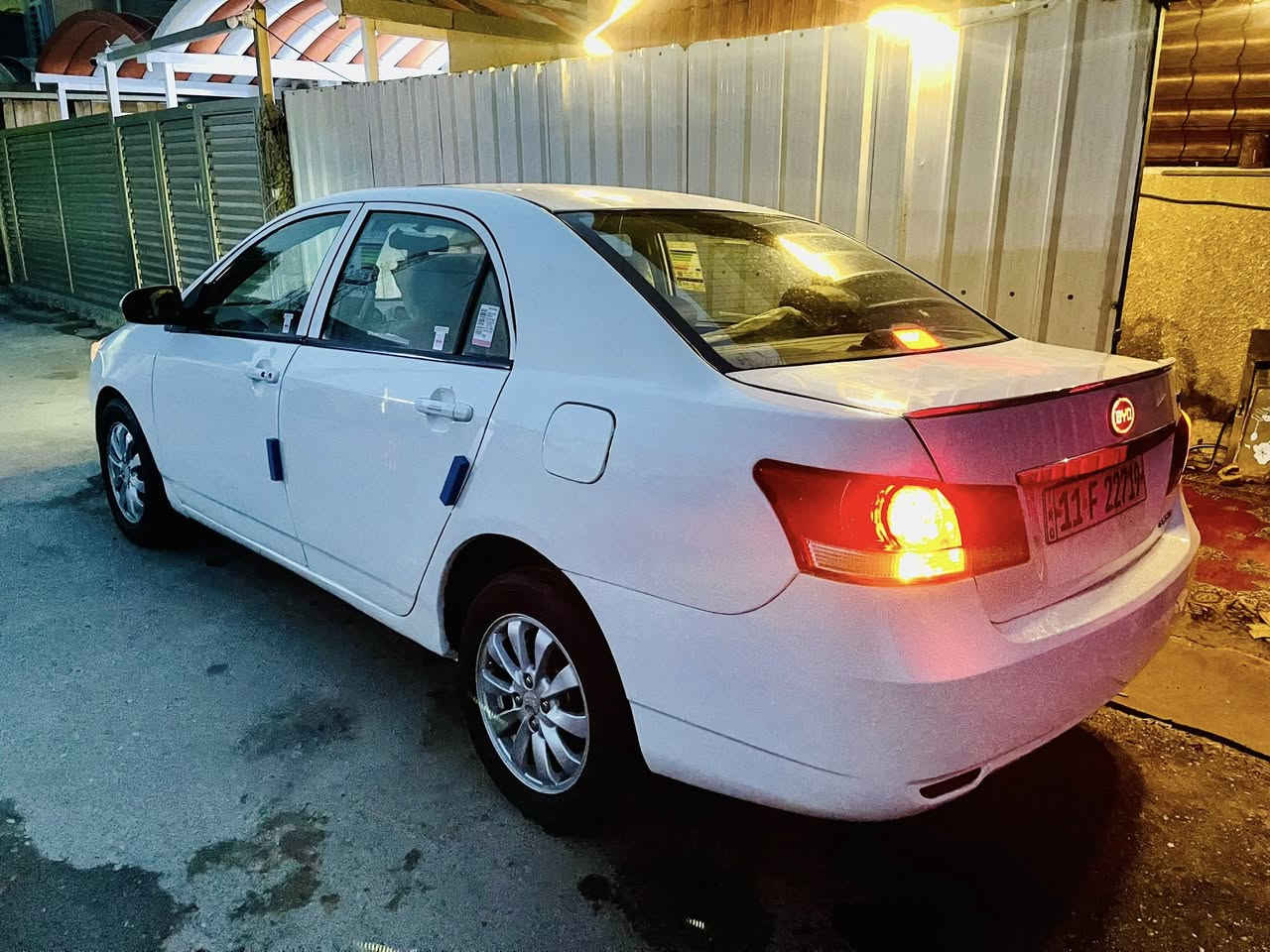 بي واي دي موديل 2013 g3
بأسمي تحويل ثاني يوم 

حداديه صدر خلفي امامي جديد كير محرك بلادي خير من الله 

كير أوتوماتيك 

بصمه

سنتر لوك

فتحة سقف 

اشاير مري 

حساسات 

رقم بغداد الجديد

كهربائيات كلها شغله

مكان السياره بغداد 

السعر 45 وبيها مجال قليل 

الهاتف ***********
