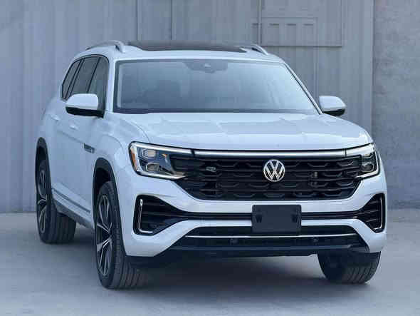 ڤولکسفاغن
اطلس SEL Premuim R-line 2024
عدد الامیال:3000 میل
ضرر:قطعە واحدە
0750 494 3535
