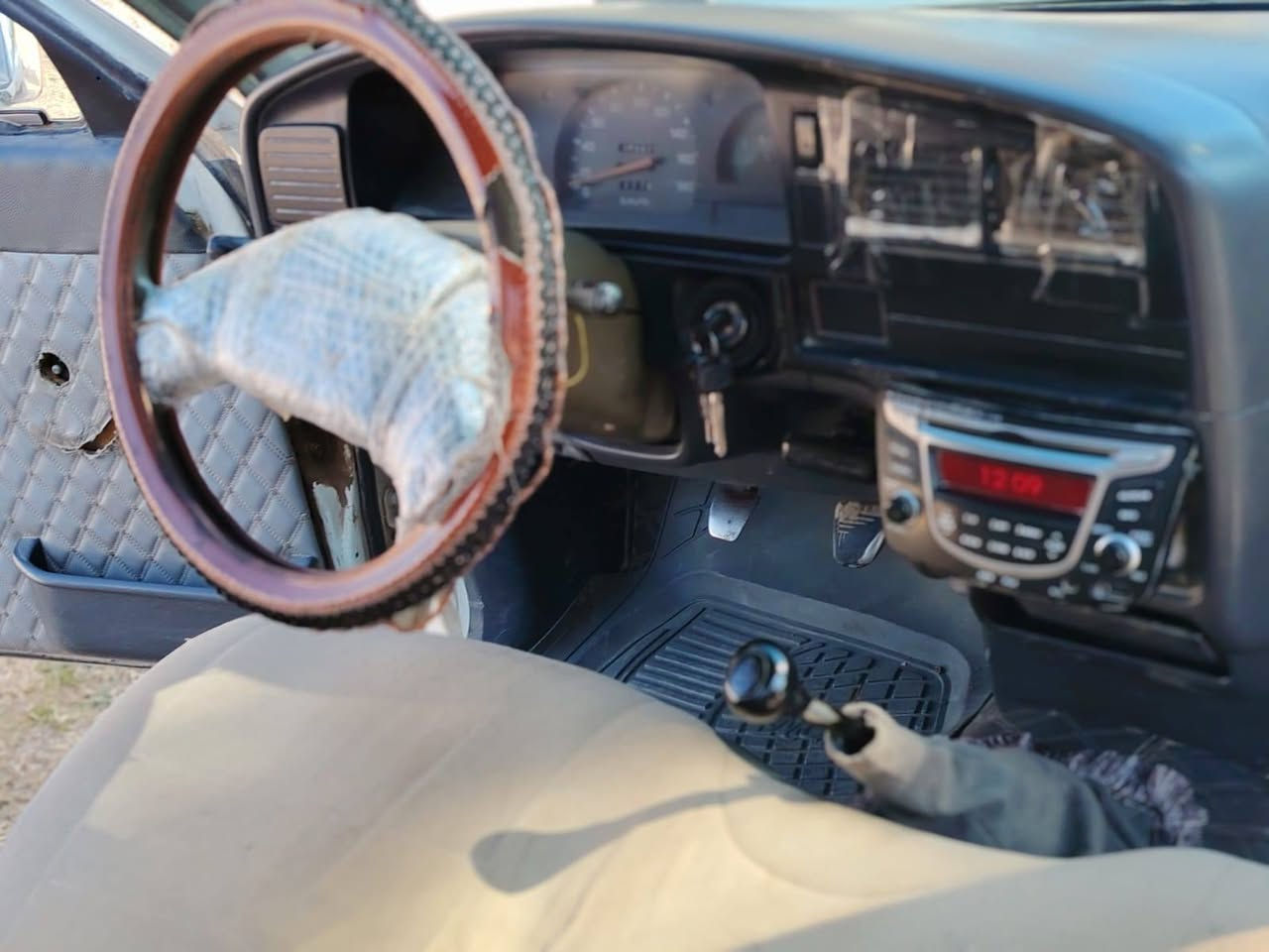 سلام عليكم عندي سياره بيكم البيع موديل 94مكان سياره قضاء الضلوعيه بلد رقم الهاتف ***********
