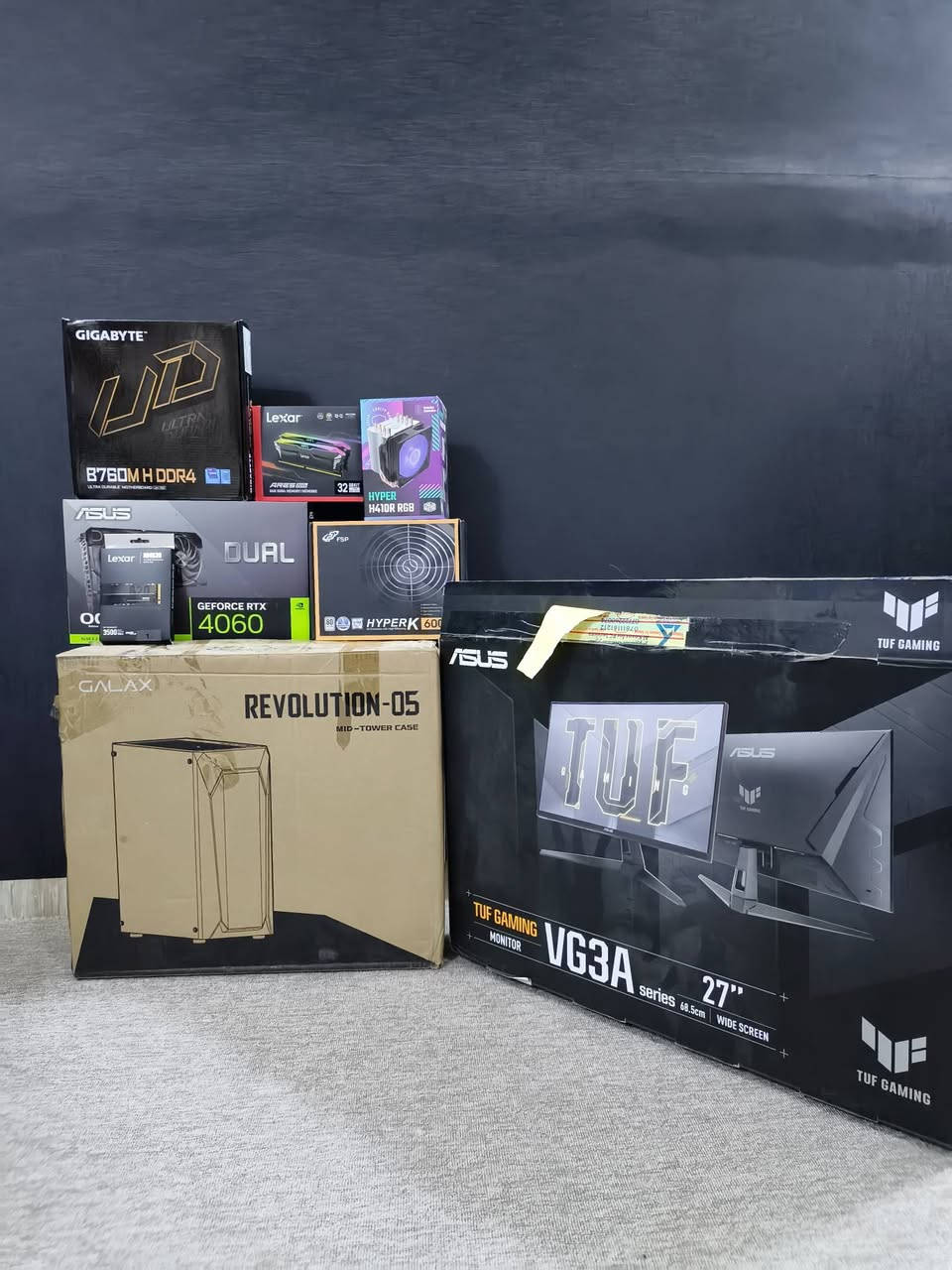 ‏سلام عليكم
‏ تجميعة بمواصفات كلش راقية للبيع استعمال ساعات قليلللة جداً والصور موضحة كلامي كراتين و وصل وضمان بعده موجود.. 
‏
‏التجميعة عبارة عن ( حاسبة + شاشة + ماوس + كيبورد) يعني شدها والعب بيها اليعجبك... 
‏
‏مواصفات الحاسبة أقراها زين: 
‏
‏المعالـــج : intel Ci5 12400F2.5/18M 6C 1700 TRAY
‏الكــــارت :  ASUS RTX 4060 DUAL OC EVO D68/128
‏الــــــــرام : DDR4 KIT 2X16GB (32) 3600 LEXAR RGB
‏الذاكــــرة :  SSD 1.0 TB LEXAR NVME M.2620
‏المذربورد : GIGABYTE (B760M DDR4 )1700LGA
‏الكـــــيس :  GALAX REVOLUTION -05 RGB 4 fan
‏الفــــّــــان : FAN COOLING AIR COOLER MASTER 
‏باورسبلاي: PSU FSP HYPER K 600W 85% HP600
‏
‏الشاشة:
‏ASUS TUF GAMING VG3A 
‏Inch-27
‏QHD (2560 x 1440) gamin monitor with 180Hz refresh rate designed for
‏
‏
‏الماوس :
‏Fantech VX9S Kanata S
‏الكيبورد :
‏Aula F2088
‏(ميكانيكي) 
‏
‏سعر التجميعة كاملة ب 1300
‏سعر الكيس بوحدة مليون
‏سعر الشاشة والغراض ب 350
‏


**إذا كنت صاحب هذا الإعلان وتريد حذفه لأي سبب، رجاءا أرسل رسالة إلى الدعم الفني**
