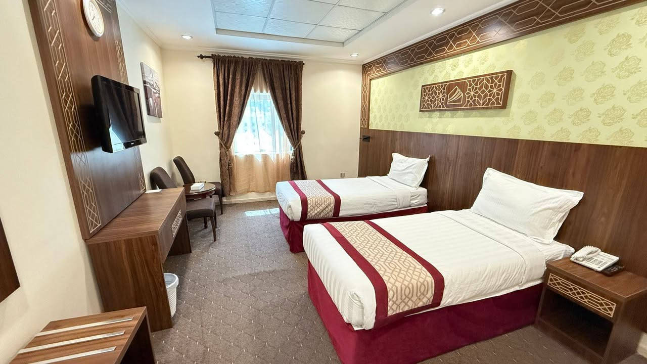 شركة
لواء كربلاء
 للسفر والسياحة
تُعلن بكل سرور
✨ عن تنظيم رحلات عمرة رجب وشعبان ✨
العمرة في الأشهر المباركة
يسرّنا أن نُعلن عن إقامة رحلة عمرة بتاريخ 14 / 1
ضمن برنامج مميّز وخدمات متكاملة
لراحة ضيوف الرحمن 🤍
🕋 يشمل البرنامج:
النقل بواسطة باصات حديثة ومكيّفة
وجبات طعام بنظام بوفيه مفتوح
الإقامة ليلتين في المدينة المنوّرة
الإقامة ست ليالٍ في مكة المكرّمة
سكن فندقي قريب من الحرم الشريف
تنقّلات مريحة مع تقديم الهدايا
إشراف ومرافقة مستمرة طوال الرحلة
💰 سعر الرحلة:
(850,000) ثمانمائة وخمسون ألف دينار فقط للفرد
📞 للحجز والاستفسار:
‏‪0770 575 5300‬‏
‏‪0787 333 4995‬‏
 العنوان:
كربلاء – مقابل المكتبة المركزية
