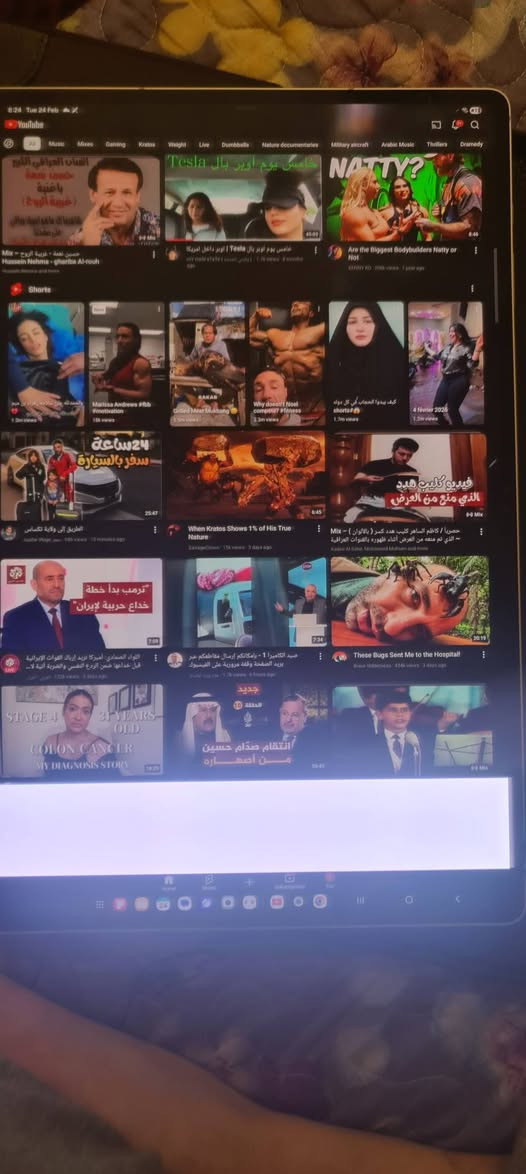 سامسونج تابلت s9 ultra
نضيف جدا يحتوي على خط ابيض( كما مبين في الصورة) 
الشاشة تعمل حتى على المنطقة البيضاء. 
تم وضع تيب لاصق لتغطية المنطقة البيضاء. 
مع القلم والكارتونة. 
الذاكرة 250 كيكا
الرام 12 كيكا 
السعر 500 الف


**إذا كنت صاحب هذا الإعلان وتريد حذفه لأي سبب، رجاءا أرسل رسالة إلى الدعم الفني**