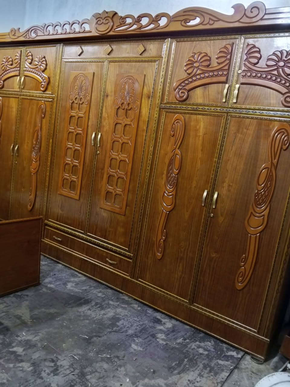 700غرفه ست ابواب اخت الجديده مال عرسان صاج داخل وخارج وزاويه كنتوريه  بغداد الحسينيه مال الراشديه وعندي توصيل ***********
