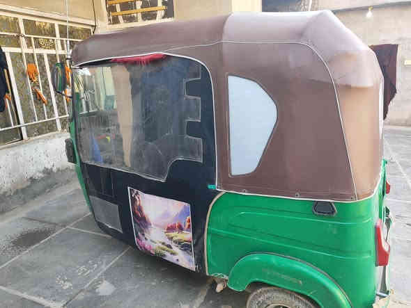 السلام عليكم  تكتك للبيع موديل 22شهر 11شراي يتفضل السعر 8600رقم هاتف***********
